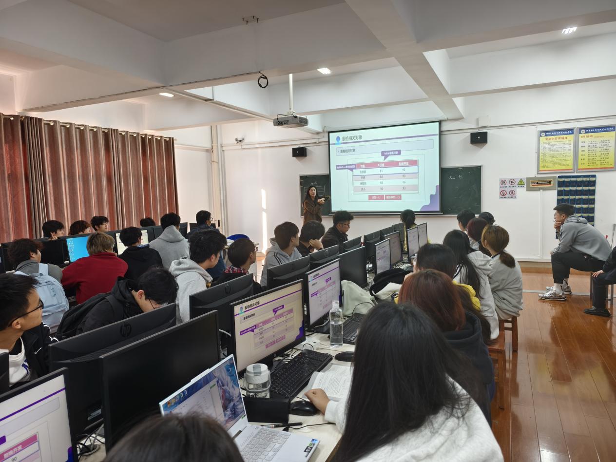 網絡與軟件教研室“三課活動”順利開展，以技術開發與銷售協同共促教學質量提升